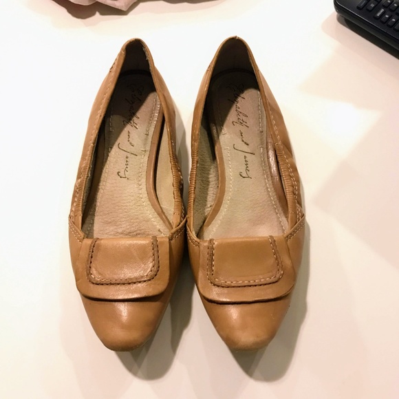 *SOLD* Elizabeth and James Leather Ballet Flats - Picture 1 of 6